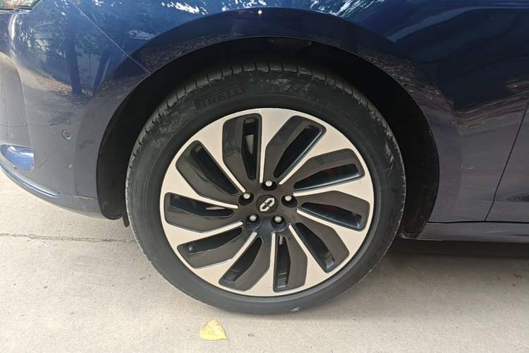 Used Hima AITO M5 2022 Extended-Range Four-Wheel Drive Ultimate Edition Left Front Wheel Hub