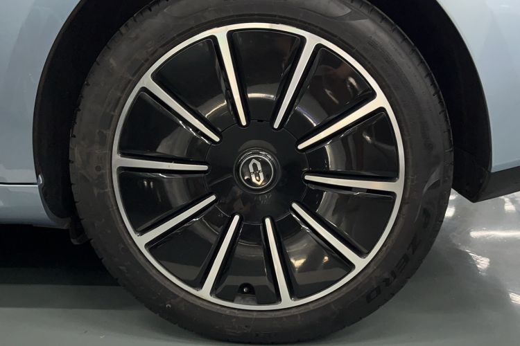 Used Hima AITO M5 2022 Pure Electric All-Wheel-Drive Performance Edition Left Front Wheel Hub