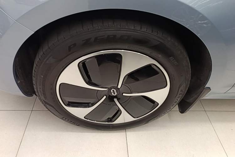 Used Hima AITO M5 2022 Pure Electric Rear-Drive Standard Edition Left Front Wheel Hub