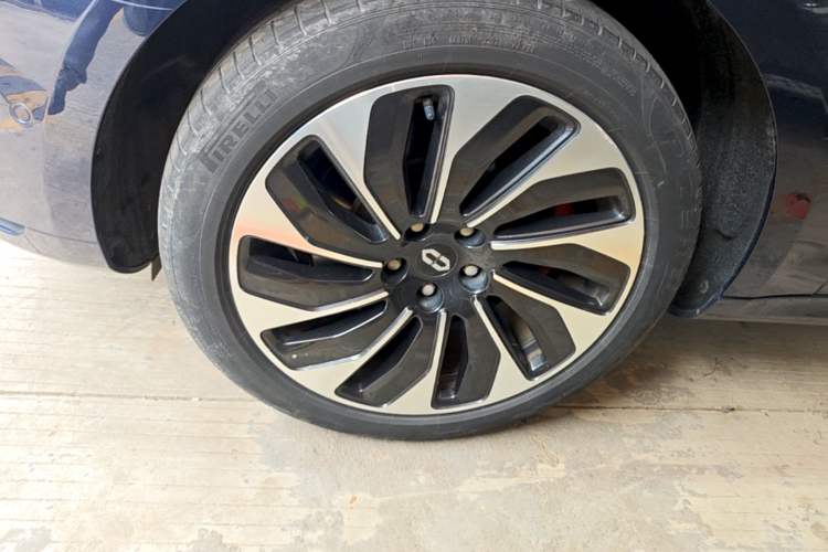 Used Hima AITO M5 2022 Range-Extended Rear-Drive Standard Version Left Front Wheel Hub