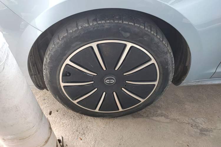 Used Hima AITO M5 2022 Pure Electric All-Wheel-Drive Performance Edition Left Front Wheel Hub