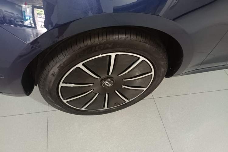 Used Hima AITO M5 2022 Extended-Range Four-Wheel Drive Flagship Edition Left Front Wheel Hub