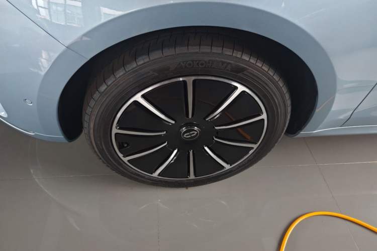 Used Hima AITO M5 2022 Extended-Range Four-Wheel Drive Flagship Edition Left Front Wheel Hub