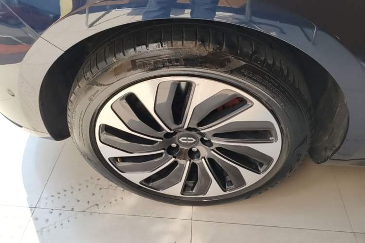 Used Hima AITO M5 2022 Extended-Range Four-Wheel Drive Ultimate Edition Left Front Wheel Hub