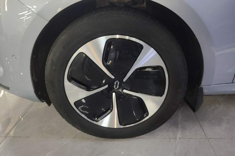 Used Hima AITO M5 2022 Pure Electric Rear-Drive Standard Edition Left Front Wheel Hub