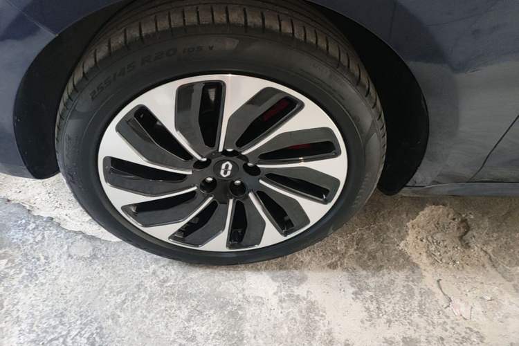 Used Hima AITO M5 2022 Extended-Range Four-Wheel Drive Ultimate Edition Left Front Wheel Hub