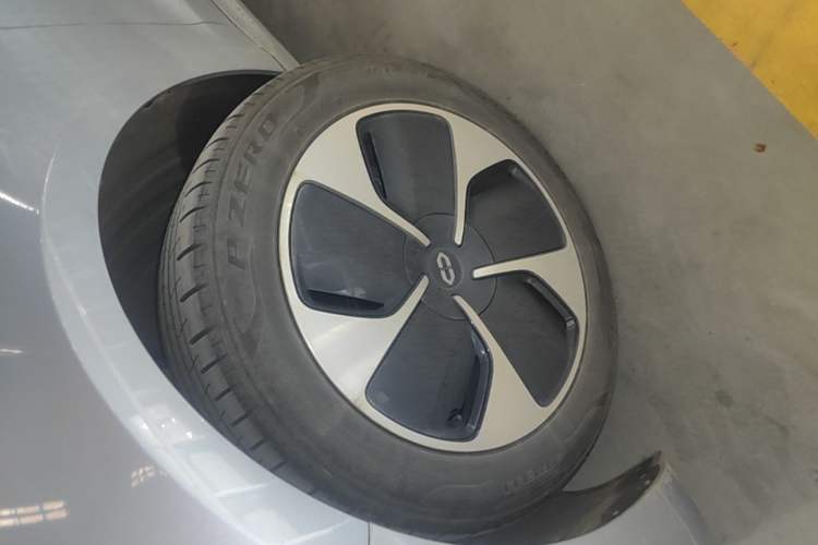 Used Hima AITO M5 2022 Pure Electric Rear-Drive Standard Edition Left Front Wheel Hub