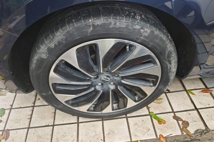 Used Hima AITO M5 2022 Extended-Range Four-Wheel Drive Ultimate Edition Left Front Wheel Hub