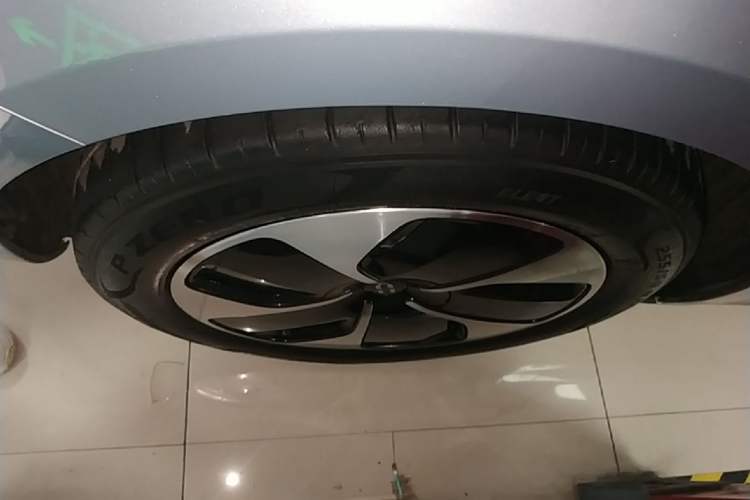 Used Hima AITO M5 2022 Pure Electric Rear-Drive Standard Edition Left Front Wheel Hub