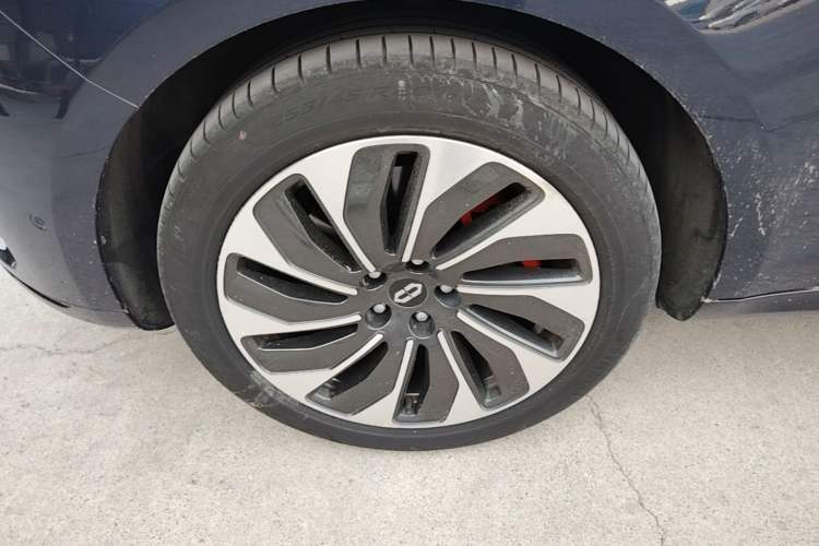 Used Hima AITO M5 2022 Extended-Range Four-Wheel Drive Flagship Edition Left Front Wheel Hub