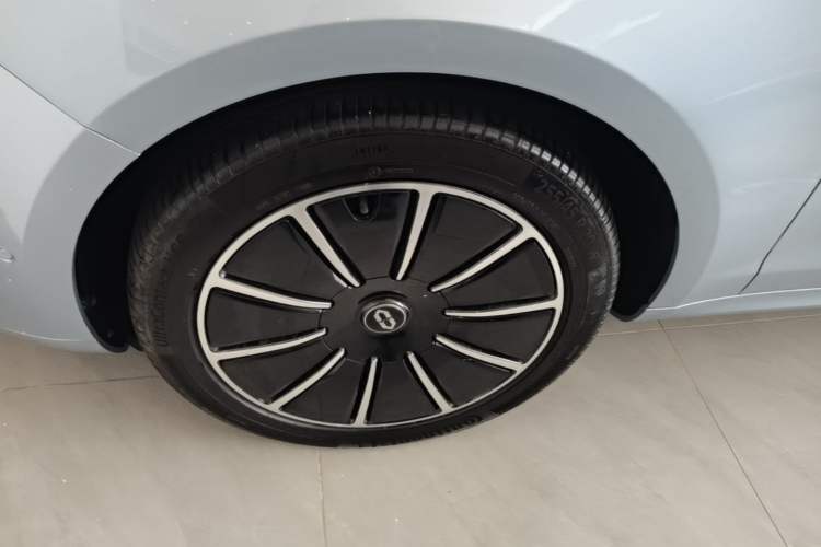Used Hima AITO M5 2022 Pure Electric All-Wheel-Drive Performance Edition Left Front Wheel Hub