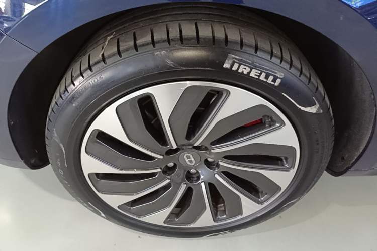 Used Hima AITO M5 2022 Range-Extended Rear-Drive Standard Version Left Front Wheel Hub