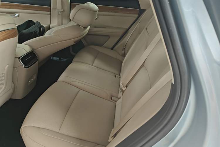Used Hima AITO M5 2022 Pure Electric Rear-Drive Standard Edition Left Rear Seat