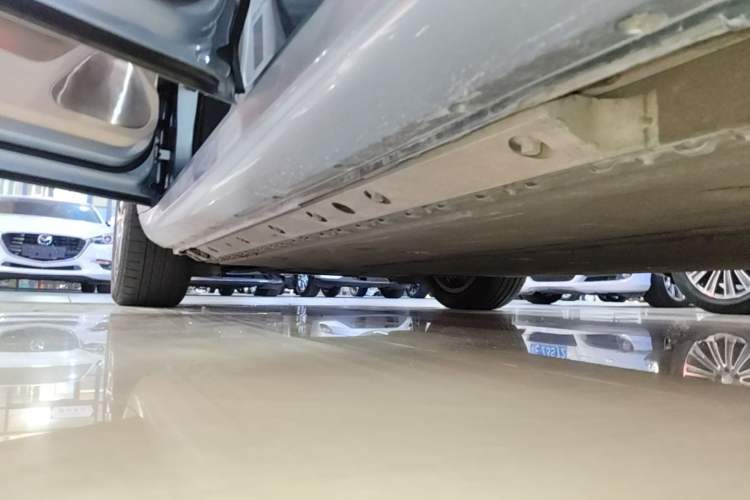 Used Hima AITO M5 2022 Pure Electric Rear-Drive Standard Edition Left Side Sill