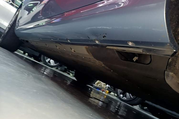Used Hima AITO M5 2022 Extended-Range Four-Wheel Drive Flagship Edition Left Side Sill