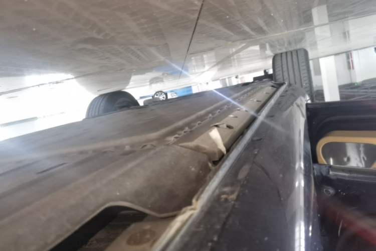 Used Hima AITO M5 2022 Extended-Range Four-Wheel Drive Ultimate Edition Left Side Sill