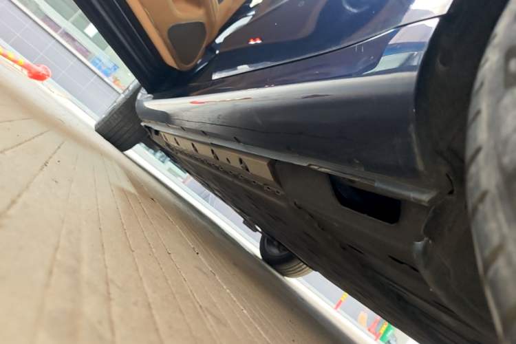 Used Hima AITO M5 2022 Range-Extended Rear-Drive Standard Version Left Side Sill