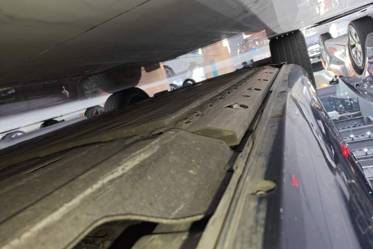 Used Hima AITO M5 2022 Extended-Range Four-Wheel Drive Flagship Edition Left Side Sill