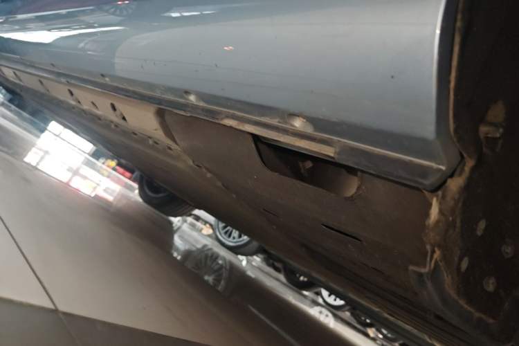Used Hima AITO M5 2022 Extended-Range Four-Wheel Drive Flagship Edition Left Side Sill