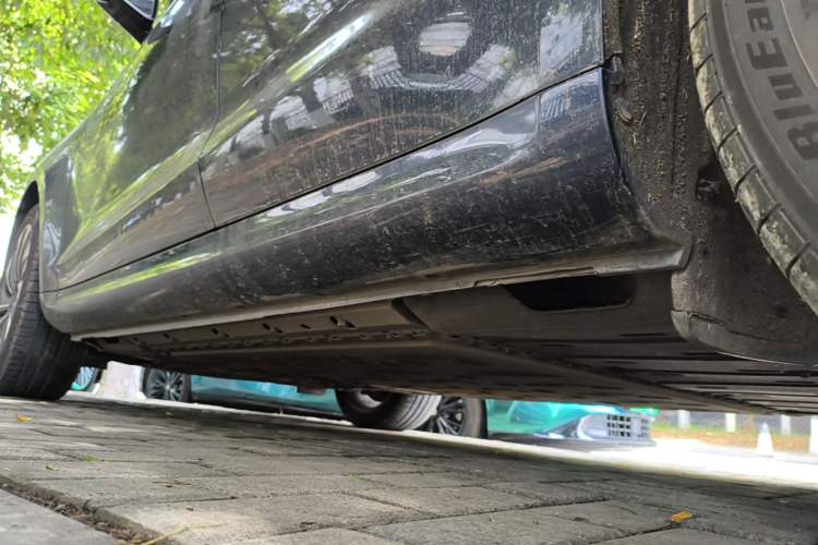 Used Hima AITO M5 2022 Extended-Range Four-Wheel Drive Flagship Edition Left Side Sill
