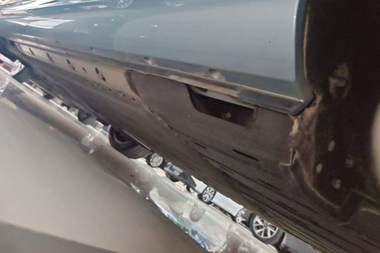 Used Hima AITO M5 2022 Extended-Range Four-Wheel Drive Flagship Edition Left Side Sill