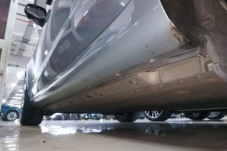 Used Hima AITO M5 2022 Pure Electric Rear-Drive Standard Edition Left Side Sill