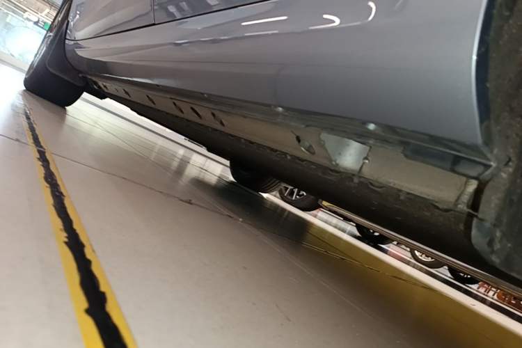 Used Hima AITO M5 2022 Pure Electric Rear-Drive Standard Edition Left Side Sill