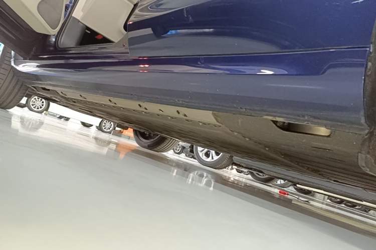 Used Hima AITO M5 2022 Range-Extended Rear-Drive Standard Version Left Side Sill
