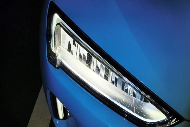 Used Hima AITO M5 2022 Extended-Range Four-Wheel Drive Ultimate Edition Right Front Headlight