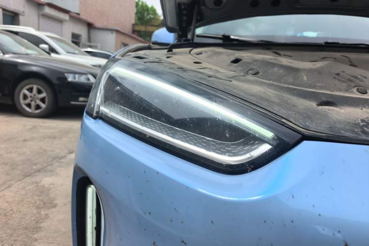 Used Hima AITO M5 2022 Extended-Range Four-Wheel Drive Performance Version Right Front Headlight