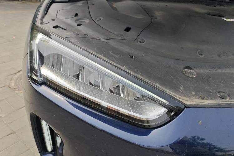 Used Hima AITO M5 2022 Extended-Range Four-Wheel Drive Performance Version Right Front Headlight