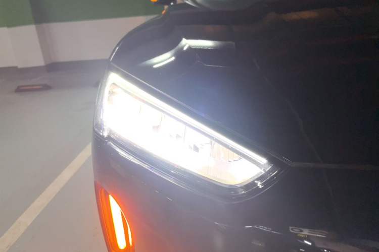 Used Hima AITO M5 2022 Range-Extended Rear-Drive Standard Version Right Front Headlight