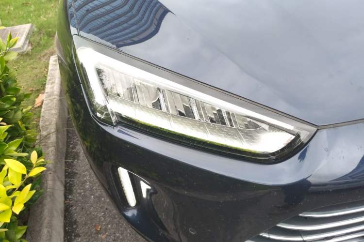 Used Hima AITO M5 2022 Extended-Range Four-Wheel Drive Performance Version Right Front Headlight