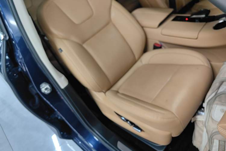 Used Hima AITO M5 2022 Pure Electric All-Wheel-Drive Performance Edition Right Front Seat