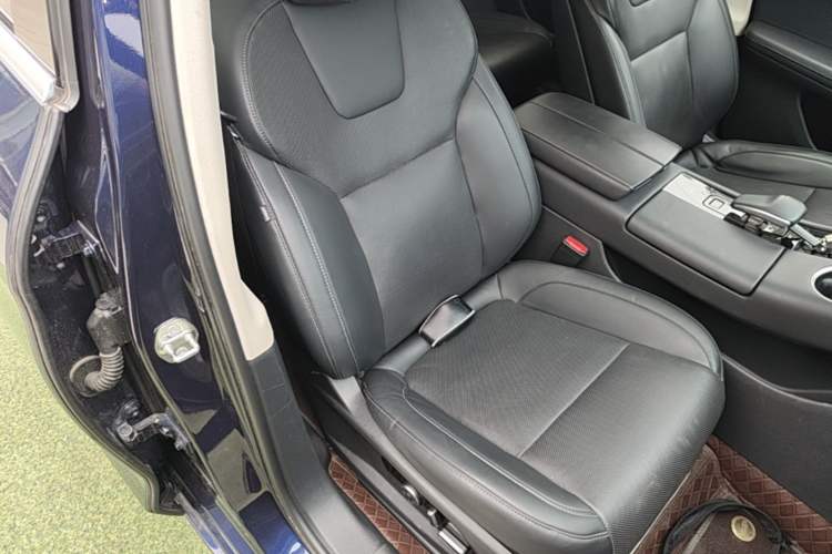 Used Hima AITO M5 2022 Extended-Range Four-Wheel Drive Performance Version Right Front Seat