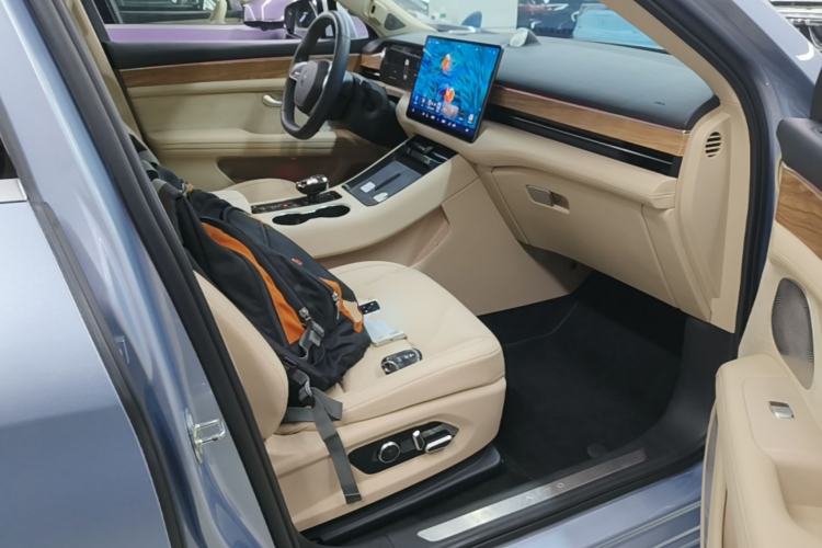 Used Hima AITO M5 2022 Pure Electric All-Wheel-Drive Performance Edition Right Front Seat