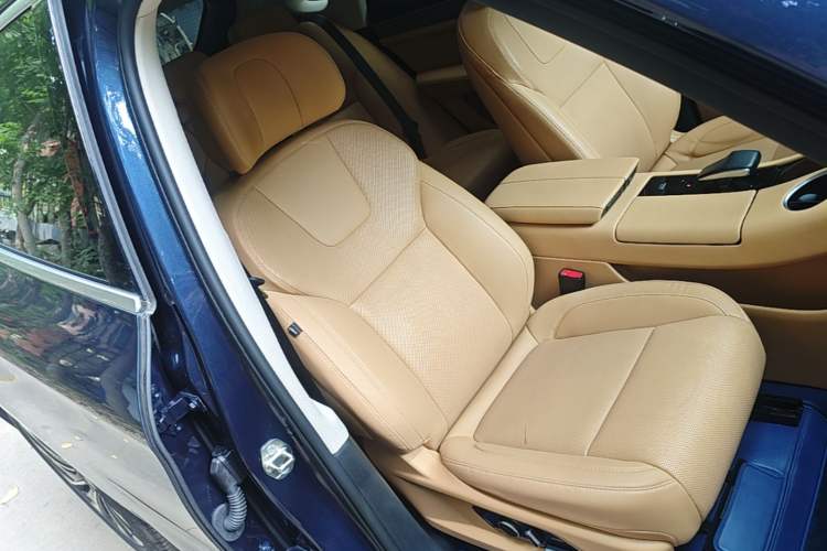 Used Hima AITO M5 2022 Extended-Range Four-Wheel Drive Ultimate Edition Right Front Seat
