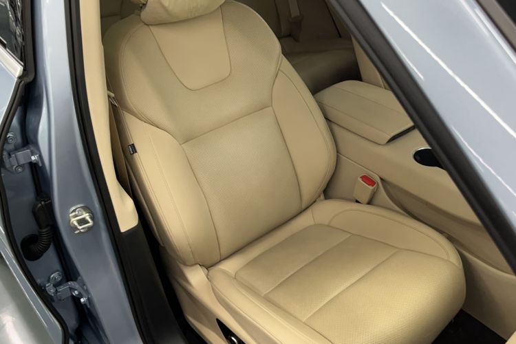 Used Hima AITO M5 2022 Pure Electric All-Wheel-Drive Performance Edition Right Front Seat
