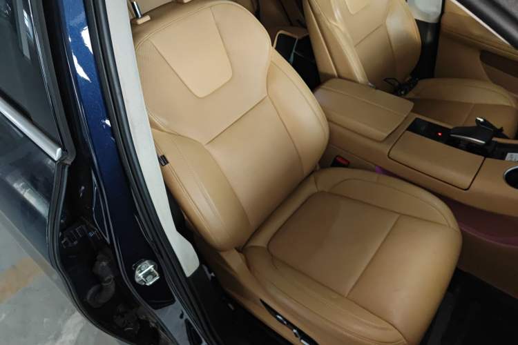Used Hima AITO M5 2022 Extended-Range Four-Wheel Drive Ultimate Edition Right Front Seat