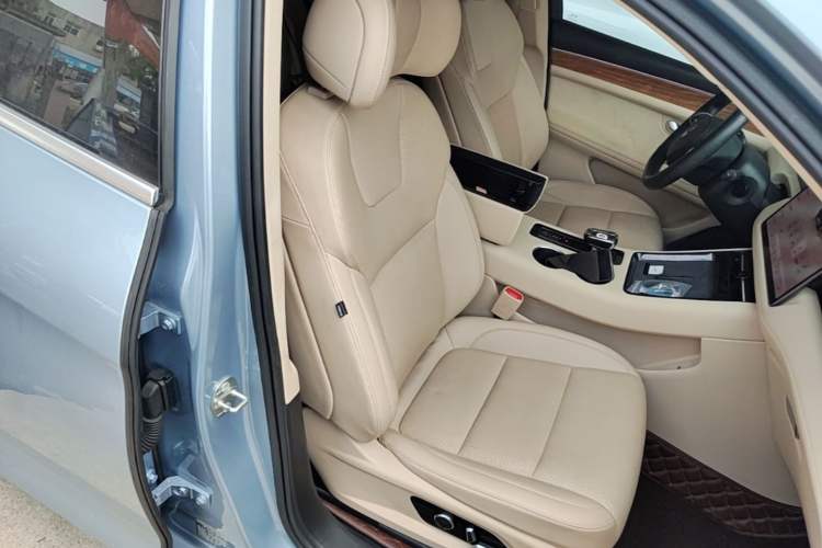 Used Hima AITO M5 2022 Pure Electric All-Wheel-Drive Performance Edition Right Front Seat