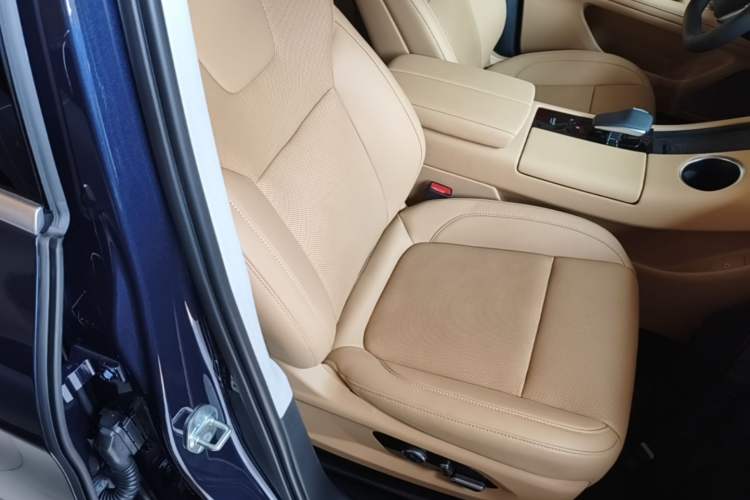 Used Hima AITO M5 2022 Extended-Range Four-Wheel Drive Ultimate Edition Right Front Seat