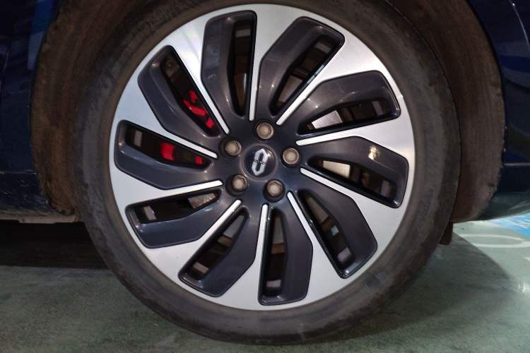 Used Hima AITO M5 2022 Extended-Range Four-Wheel Drive Ultimate Edition Right Front Wheel Hub