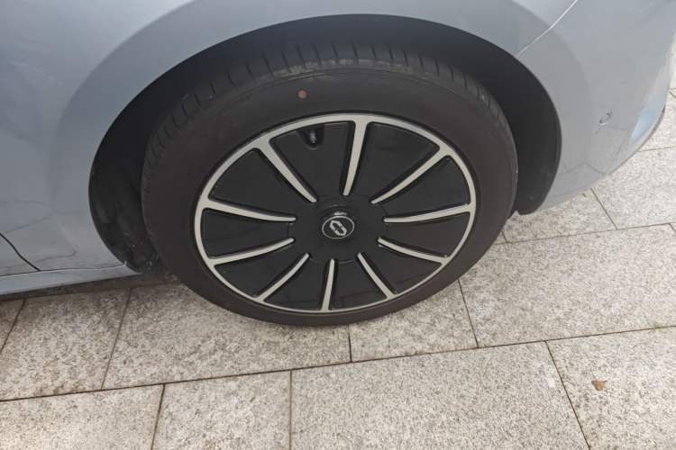 Used Hima AITO M5 2022 Pure Electric All-Wheel-Drive Performance Edition Right Front Wheel Hub