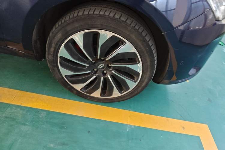 Used Hima AITO M5 2022 Extended-Range Four-Wheel Drive Flagship Edition Right Front Wheel Hub