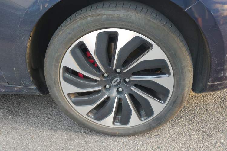 Used Hima AITO M5 2022 Range-Extended Rear-Drive Standard Version Right Front Wheel Hub