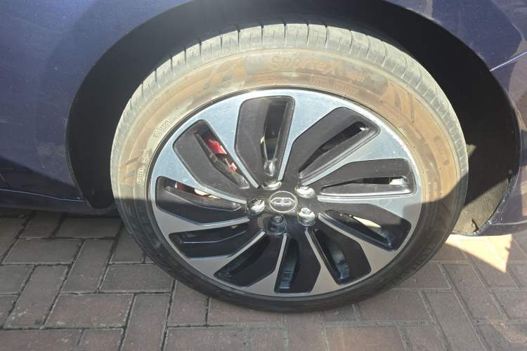 Used Hima AITO M5 2022 Extended-Range Four-Wheel Drive Ultimate Edition Right Front Wheel Hub