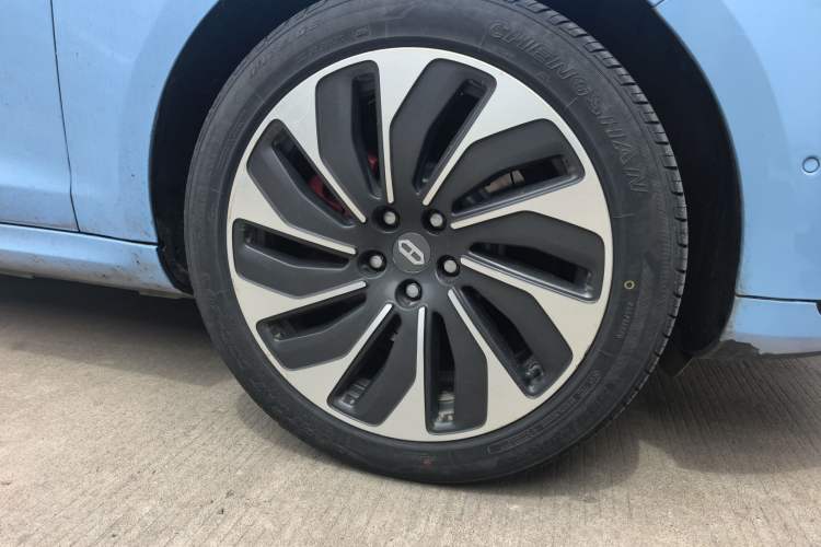 Used Hima AITO M5 2022 Extended-Range Four-Wheel Drive Performance Version Right Front Wheel Hub
