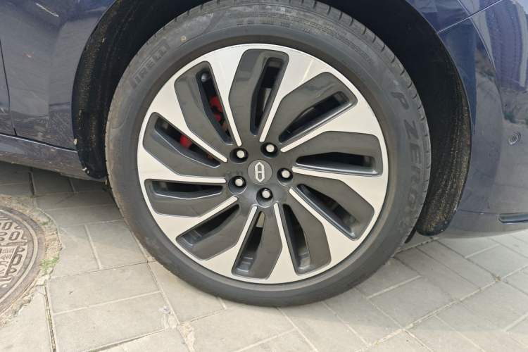 Used Hima AITO M5 2022 Extended-Range Four-Wheel Drive Performance Version Right Front Wheel Hub