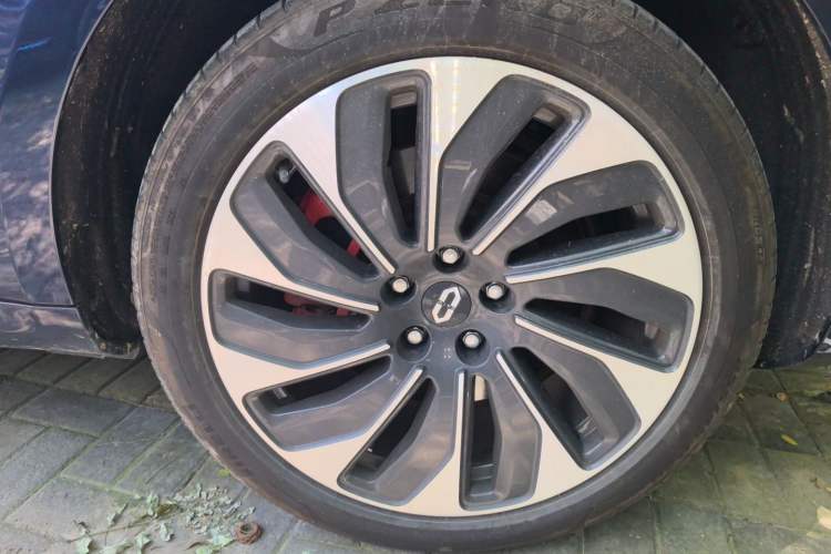 Used Hima AITO M5 2022 Extended-Range Four-Wheel Drive Ultimate Edition Right Front Wheel Hub