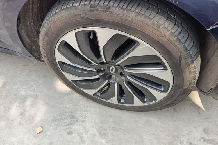Used Hima AITO M5 2022 Extended-Range Four-Wheel Drive Ultimate Edition Right Front Wheel Hub
